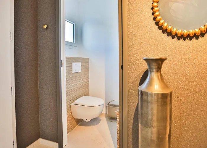 Βίλα D'exception Avec Piscine, Proche De La *