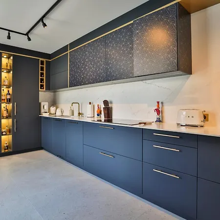 Вилла D'exception Avec Piscine, Proche De La *