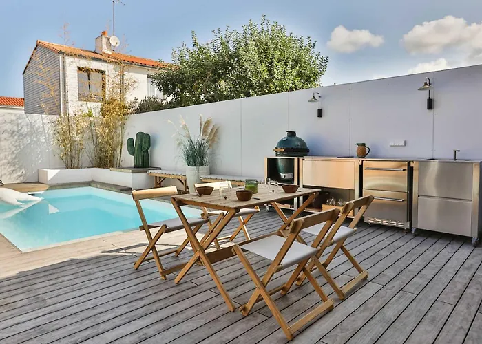 Villa D'exception Avec Piscine, Proche De La *