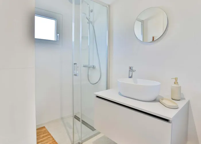 D'exception Avec Piscine, Proche De La Villa